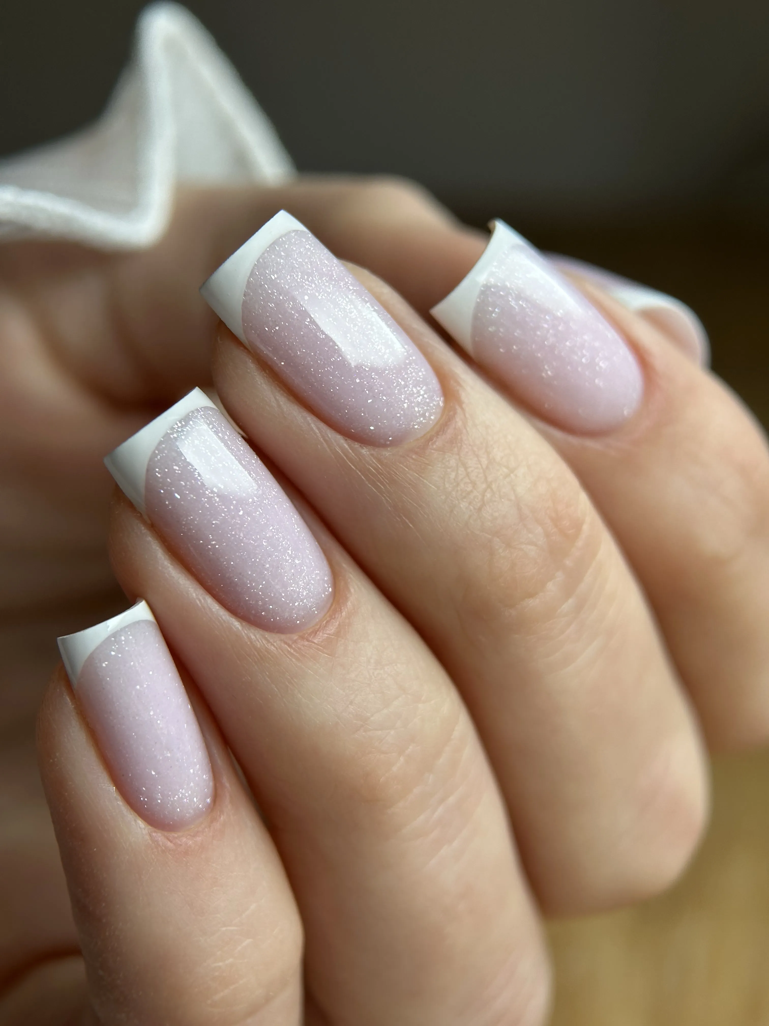 Uzupełnienie i korekta na kształt kwadratu z klasycznym frenchem